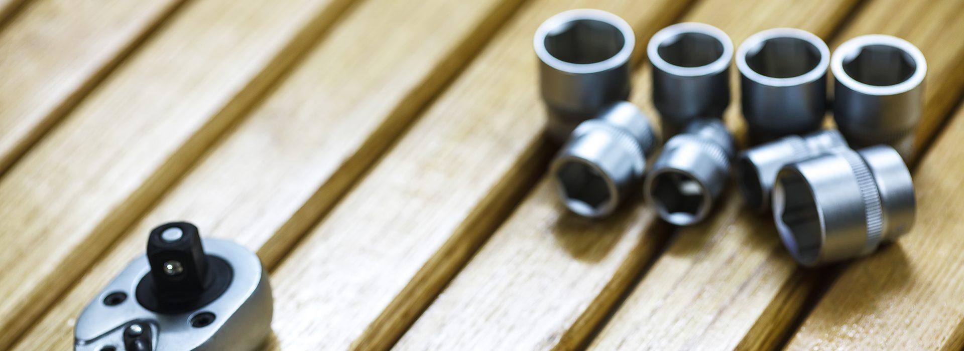 wrenches in mechanic workshop Vuoksen Ruuvi ja Autotarvike Oy pienkonehuollot